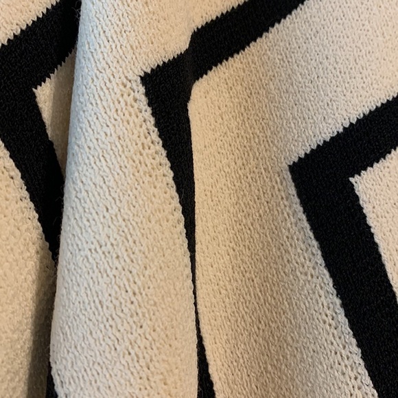 St. John Knit Ladies Size Small Black Cream Striped Open Front Cover Jacket Top - Picture 3 of 6